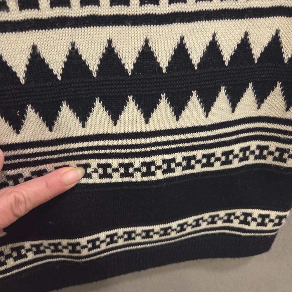 Elan Women's Aztec Knit Sweater Women Size Large Cream Black Toggle Southwestern - Picture 6 of 6